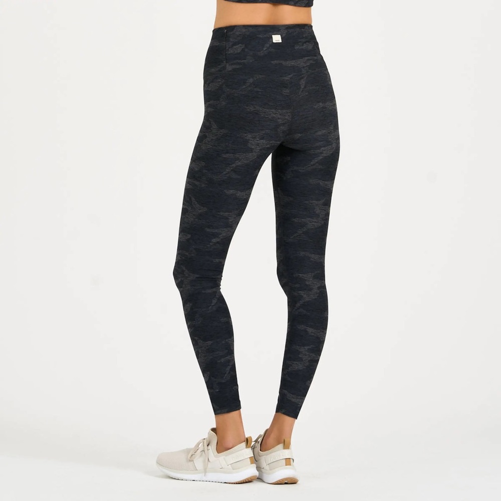 Vuori clean elevation legging blue camo size small